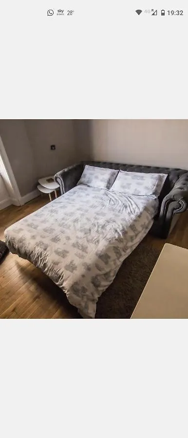 Cosy Near Centre Edinburgh Apartment 0*,