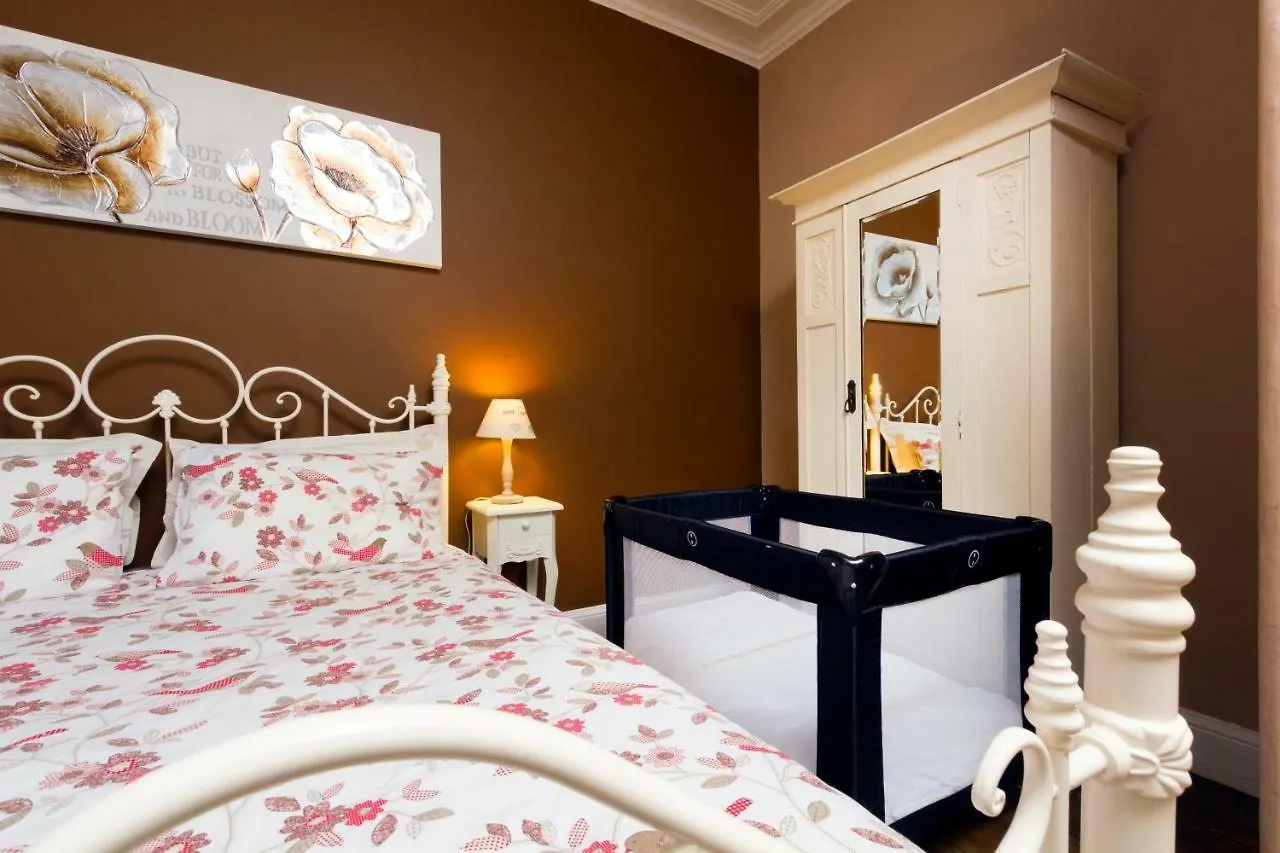 Cosy Near Centre Edinburgh Apartment